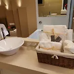 Latino Motel *